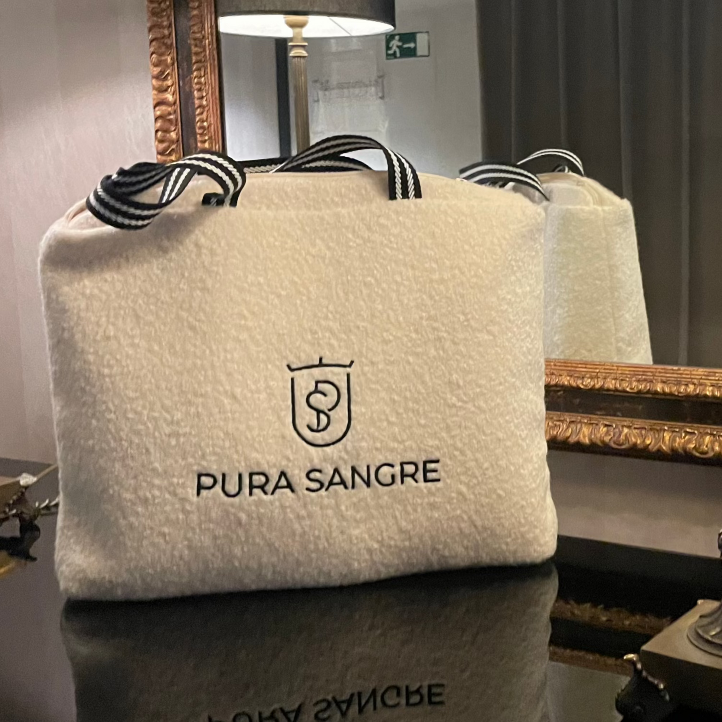 Shopper Bag von Pura Sangre aus Fake-Fur mit Reißverschluss und verschliessbarer Innentasche