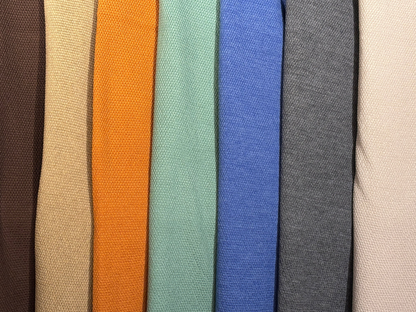 Wunderbarer Schal der auch als Stola getragen werden kann, aus 100% Merinowolle